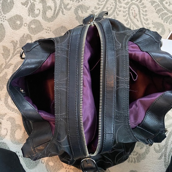 Coach Signature Black Shoulder Bag - Picture 4 of 4